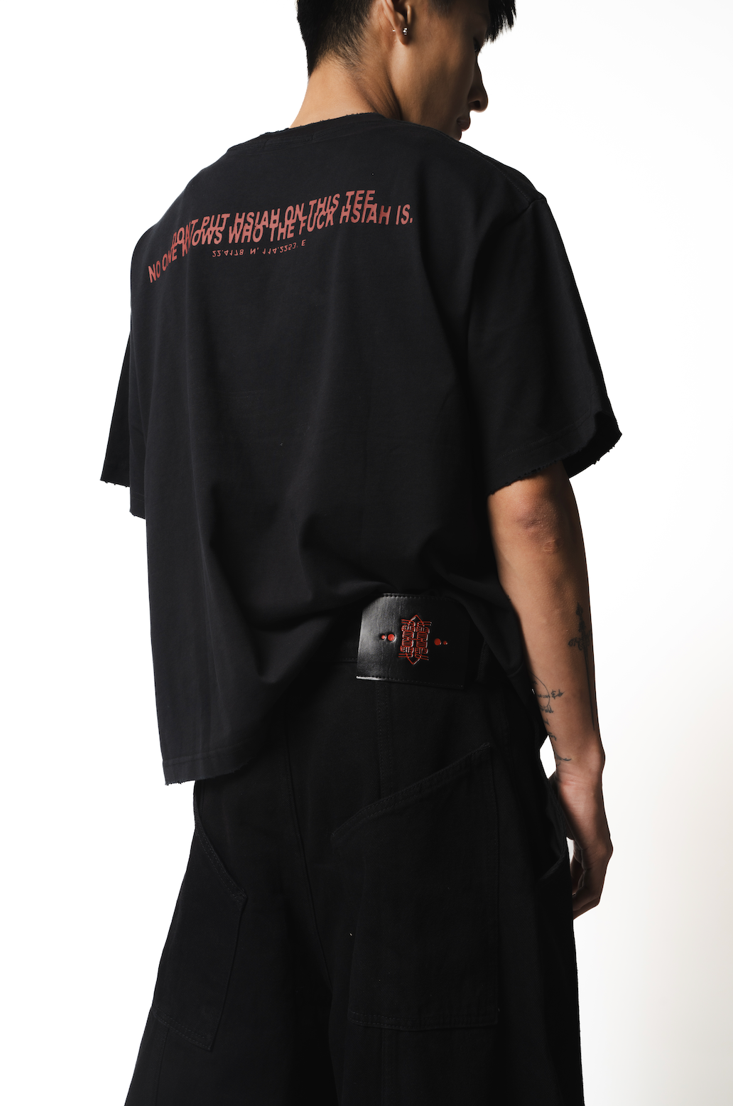 STANZA I LINE I - THE CYNIC EMBROIDERED EMBLEM TOP (BLACK)